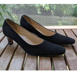 Taninio Crisci Black suede pumps Size 6  (euro 36)  Kitten Heels
